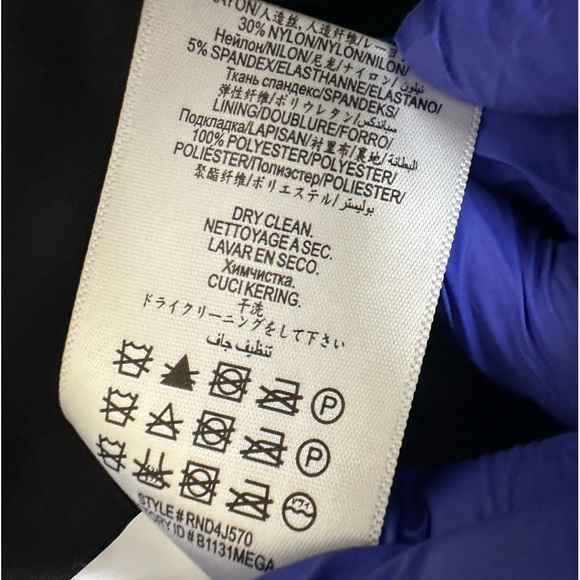 BCBG black faux/leather blazer
BCBGMaxAzriađź–¤ - Picture 7 of 10